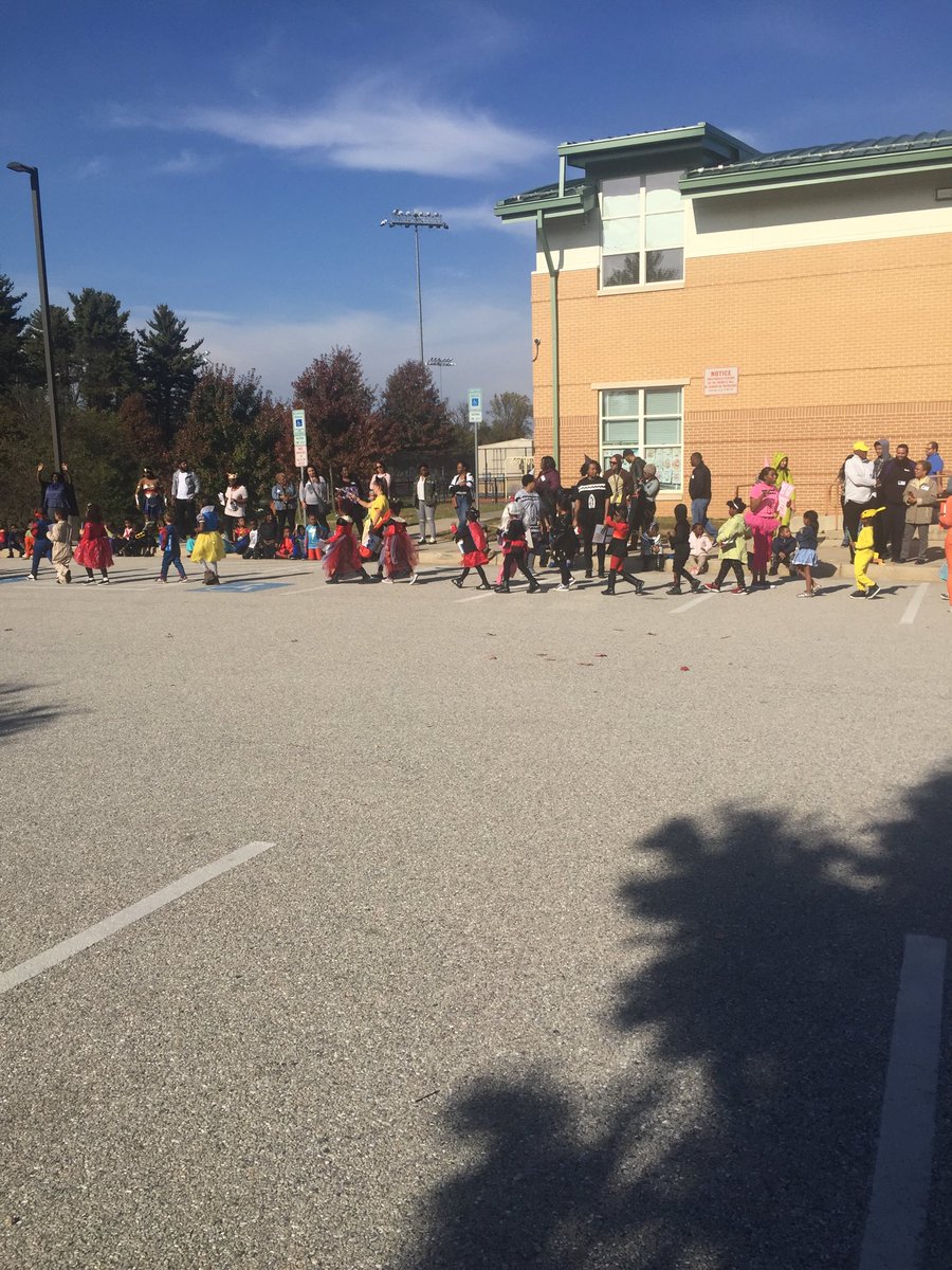 Robyn Taylor (@ms_taylor217) on Twitter photo Had so much fun at the storybook parade! #wes #storybookparade Had so much fun at the storybook parade! #wes #storybookparade