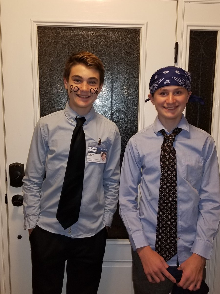 jsdad24's tweet photo. When 13 yos binge watch the office @johnkrasinski @SteveCarell https://t.co/2kuxR5f9hz