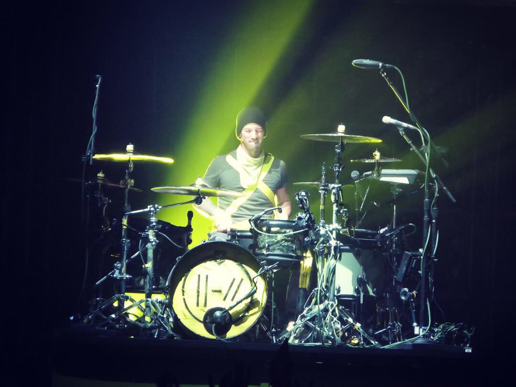 katescherm1's tweet photo. it was so amazing seeing tøp at madison square garden !!! can’t believe I’ve seen them 3 times now 💛 #BanditoMSG #banditotour #twentyonepilots #MadisonSquareGarden https://t.co/Qi5896uorz