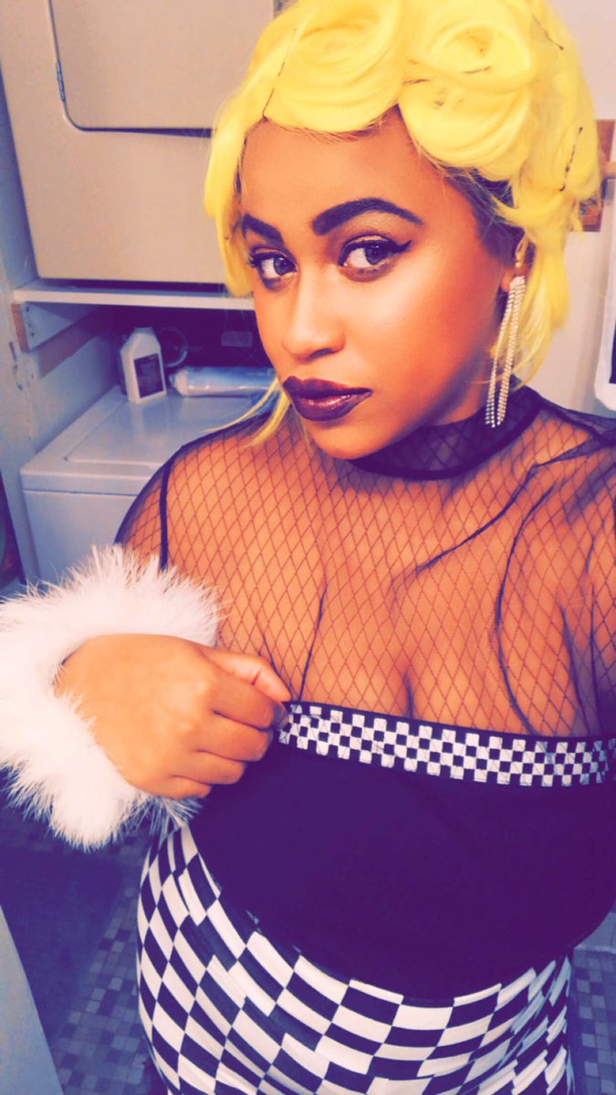 tcherielo's tweet photo. Queen who??? @iamcardib I did right by you this Halloween #CardiB #cardicostume #queenwho #bartier #money #halloween https://t.co/3UDDu7dU4z