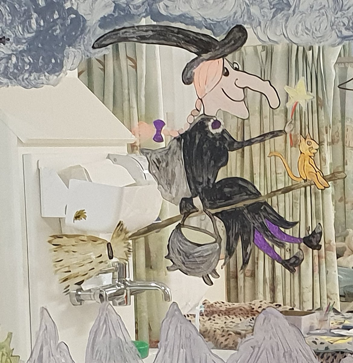 ParkerKirsten's tweet image. Proud to support child rehabilitation @BucksHealthcare #paedSCI #StFrancisward #HappyHalloween 🧙‍♀️🧟‍♀️🧛‍♂️