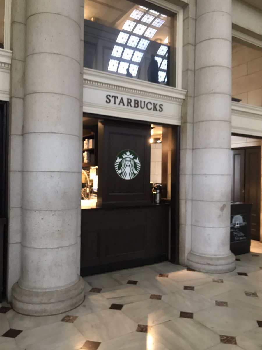 emmachaiken's tweet photo. This @Starbucks in Union Station Main Hall ALWAYS makes my day. The staff is super friendly, the drinks are wonderful, and the manager, Angel, is amazing. Just needed to share a great, consistant experience. https://t.co/E0ARxKUoFv