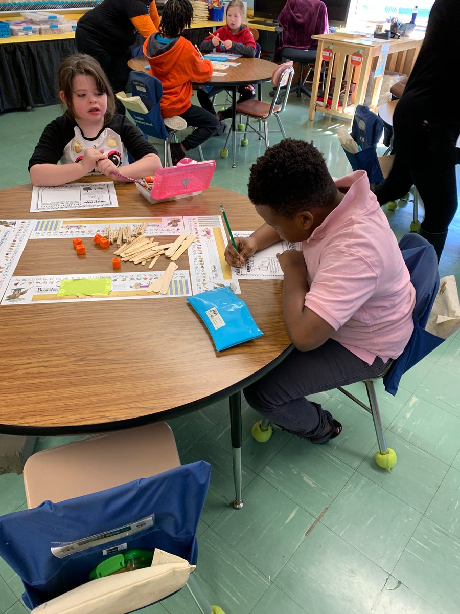 MrsGuntherClass's tweet photo. We are learning in a pumpkin paradise today with Mr. Gunther's music class via Google Hangout, STEAM and literacy activities @mrgunthermusic @MargaritaBaldeo #HTSD @WeAreHTSD https://t.co/rh60Yqqc2a