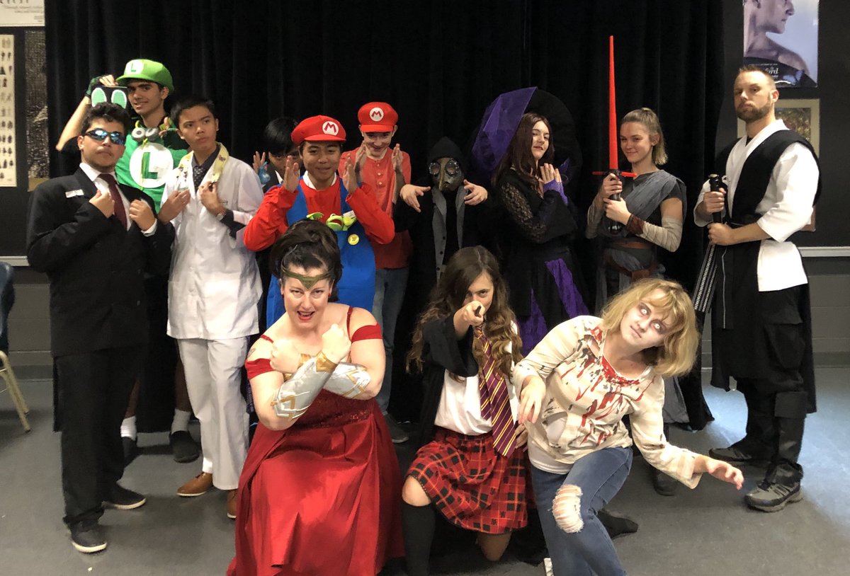 SmithAlanna's tweet photo. @JVSOS The Vanier Legion of Geejs enjoying some Cosplay on this Halloween day! #jvsos #cosplay #legionofgeeks #JVSpookyKnights 🤓🎃👻 https://t.co/C44R8uV88S