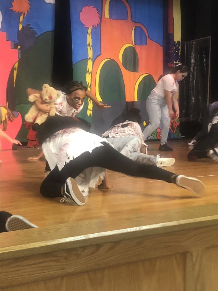 MrsTamiNeal's tweet photo. Blown away with #JordanDance #Thriller dance. Such amazing talent #Jagsbreakthrough #Romerorowdies https://t.co/1YawA1MhYu