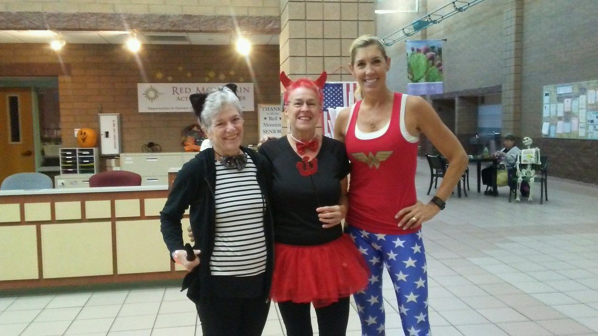 RedMtnCenter's tweet photo. Happy Howl-O-Ween! 🎃🤡 We sure have some creative guests and fitness instructors! 👻 We wish you a boo-tiful and safe night! #RedMountainCenter #Halloween2018 #Fitness #MesaAZ #YourPlacetoPlay https://t.co/NBQlcHLQzp