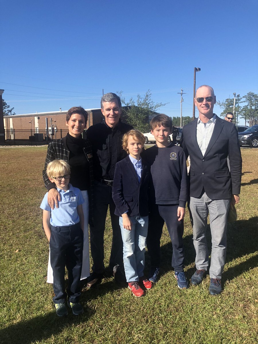 GingerGarnerNC's tweet photo. Caught up with some wonderful first responders and public service workers of Havelock as @NC_Governor personally thanked everyone for their hard work after Hurricane Florence.
#commongroundcommongood #ncpol #protectyourhappyplace https://t.co/K39caU8FTu