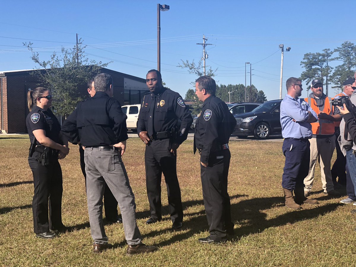 GingerGarnerNC's tweet photo. Caught up with some wonderful first responders and public service workers of Havelock as @NC_Governor personally thanked everyone for their hard work after Hurricane Florence.
#commongroundcommongood #ncpol #protectyourhappyplace https://t.co/K39caU8FTu