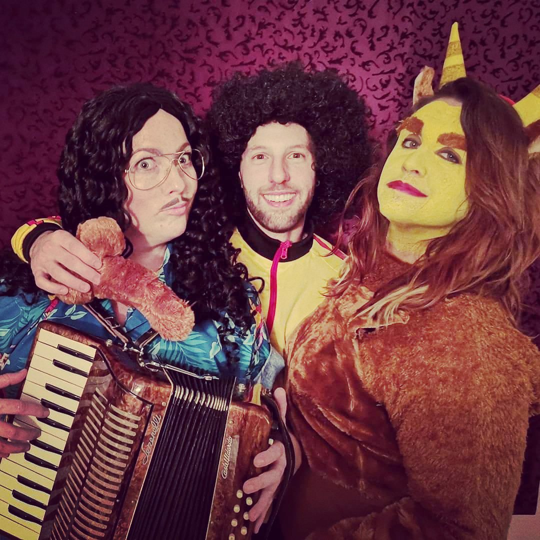 SweaterKittenss's tweet photo. Happy Halloween, ya ghouls. 👻🎃 #kittensdocostumes #weirdal #connie #thatshisnaturalhair
.
.
.
@AlfredYankovic @BigMouthNetflix #hormonemonstress #halloween #costumes #halloweenparty #dressup #whiskey #somuchwhiskey #literallyallthewhiskey https://t.co/LFhVuSuvlB