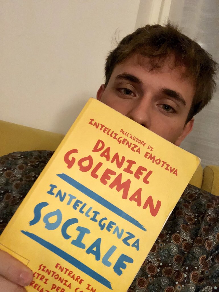 vittoriodepieri's tweet photo. DANIEL GOLEMAN | “Intelligenza sociale” 
“Goleman apre una nuova porta sulla nostra mente: la porta che ci mette in contatto con gli altri, che filtra le relazioni interpersonali” Danilo Taino, Corriere della sera. 

#storiadeimedia #facciadalibro #danielgoleman @lacriscros https://t.co/y91nNw14Ys