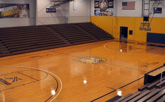 MarianUnivWBB's tweet photo. We’ve come a very long way. And she’s beautiful 😍😍 https://t.co/VhsbMwLfyF