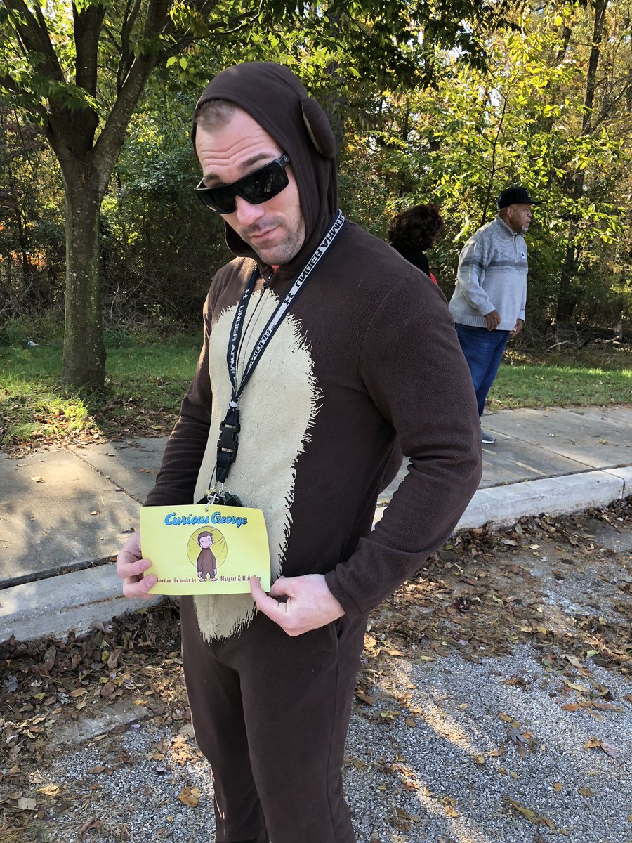 JKarbeling's tweet photo. Storybook parade!! #woodholme #baltcops https://t.co/EhL051WuL5