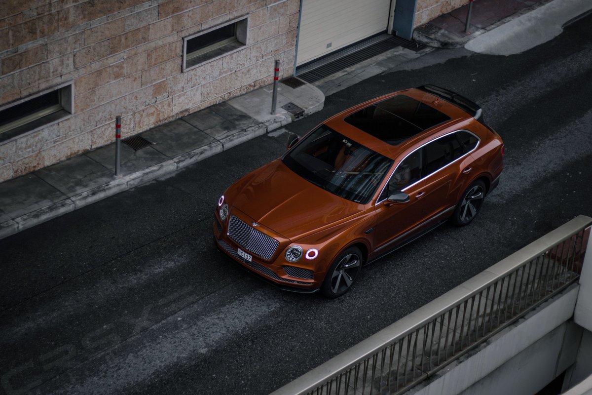 CRSXE_'s tweet photo. Bentayga Vibes https://t.co/88CvoK2xfO
