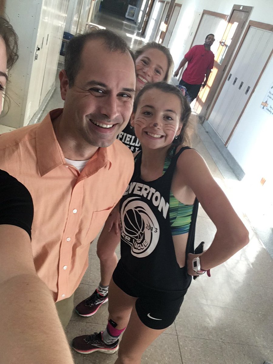 Lindsay_Track's tweet photo. @hmhsfunrun #finefelines https://t.co/fKFYqHI9Kw