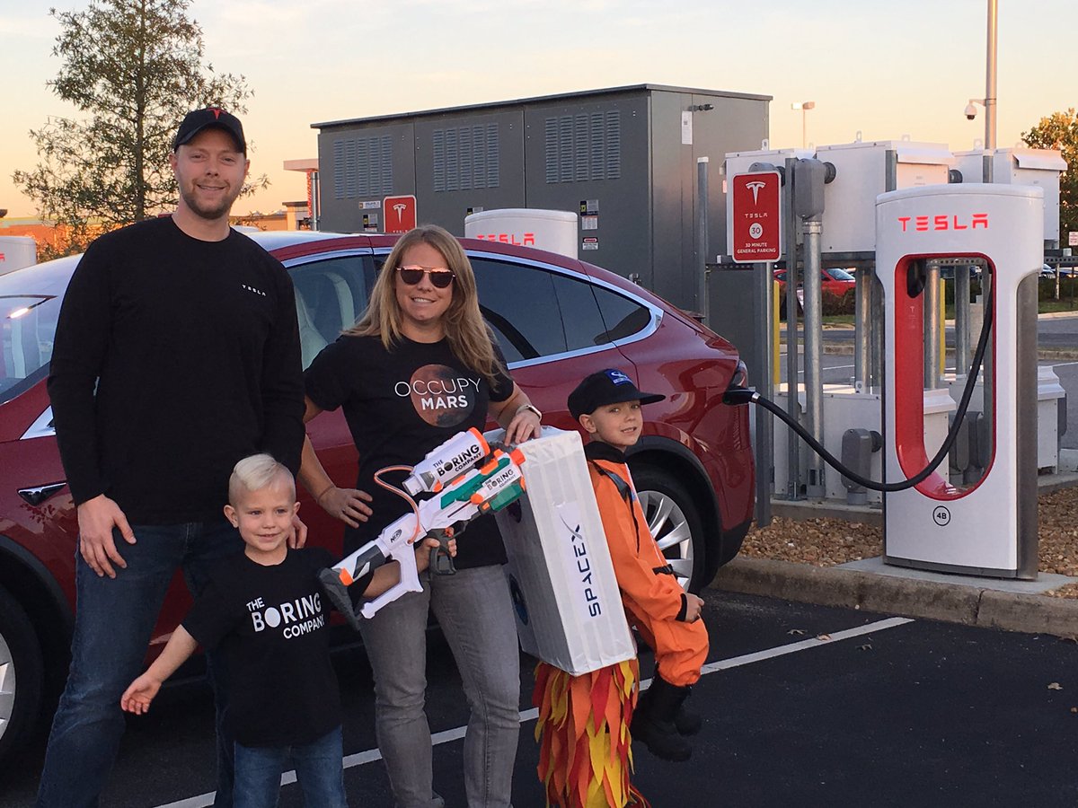 BoedingChris's tweet image. While we save for our very own @Tesla , there’s never a lack of support for @elonmusk in this household! Keep on inspiring the world, Elon! Happy Halloween!!!