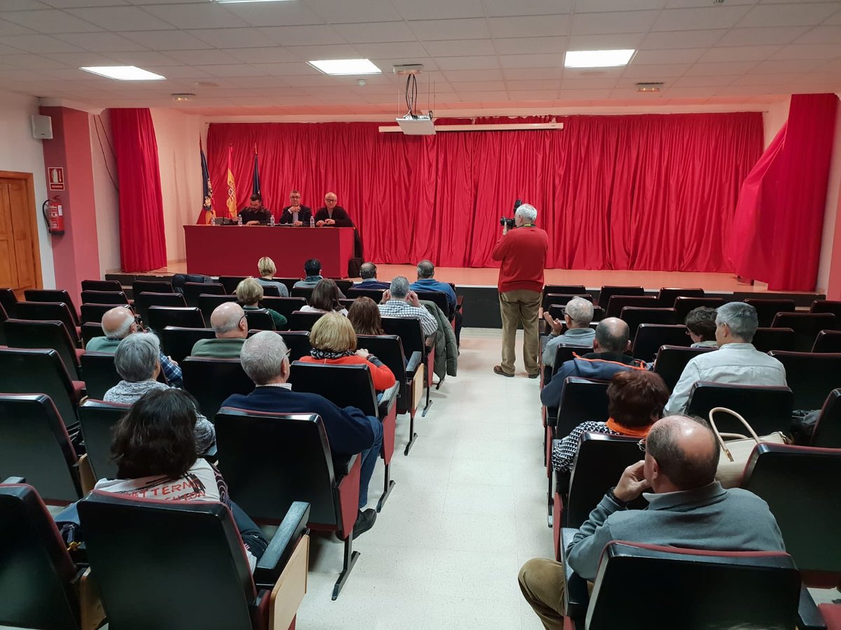 ferranpuchades's tweet photo. Callosa d'En Sarrià acull la presentació de la Llei de Memòria Democràtica organitzada per @AytoCallosa
Gràcies @vgaliana_ per l’acollida i pel teu treball cap a la recuperació de la memòria col•lectiva dels callosins i callosines represaliats pel franquisme https://t.co/NbLbELCsZk