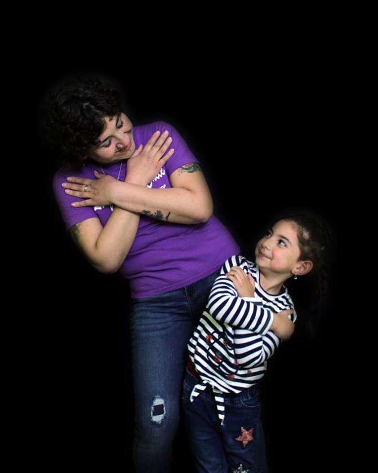 raraschile's tweet photo. Emilia Guajardo (4) tiene Linfangioma Cervical, una enfermedad rara y de alto costo. Su madre Caroline explica que no puede optar por financiamiento  estatal para el medicamento porque solo está registrado para pacientes con cáncer. Conoce su historia en https://t.co/TO7nYMBSE0 https://t.co/P2HsL7UzwE