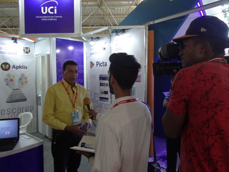 universidad_uci's tweet photo. El @CanalCaribeCuba se interesó por los novedosos productos que expone la @universidad_uci en #Fihav2018 Más información hoy en el Estelar y el próximo Martes íntegramente x canal Caribe. #PICTA #Todus #APKlis #RedCuba y #SEOWebmas #CubaInformatiza #UnblockCuba #YoVotoVsBloqueo https://t.co/MA1nZVJyzU