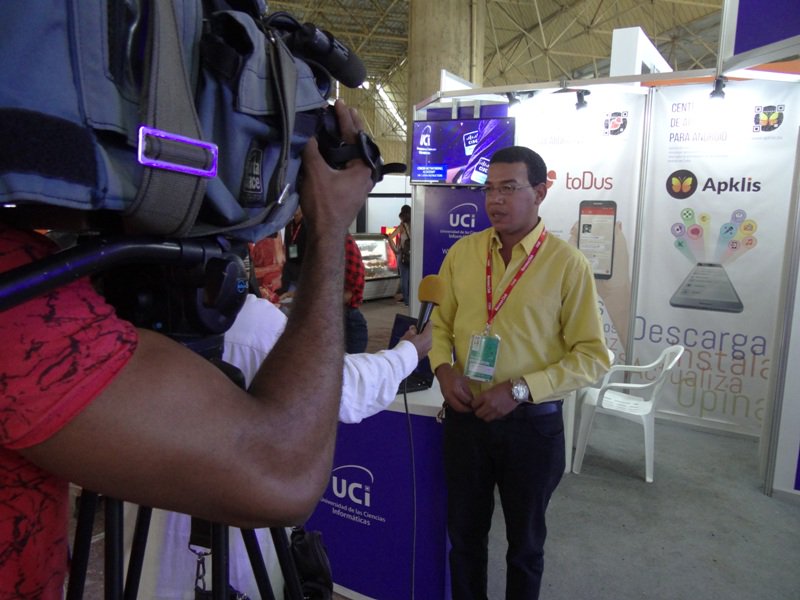 universidad_uci's tweet photo. El @CanalCaribeCuba se interesó por los novedosos productos que expone la @universidad_uci en #Fihav2018 Más información hoy en el Estelar y el próximo Martes íntegramente x canal Caribe. #PICTA #Todus #APKlis #RedCuba y #SEOWebmas #CubaInformatiza #UnblockCuba #YoVotoVsBloqueo https://t.co/MA1nZVJyzU