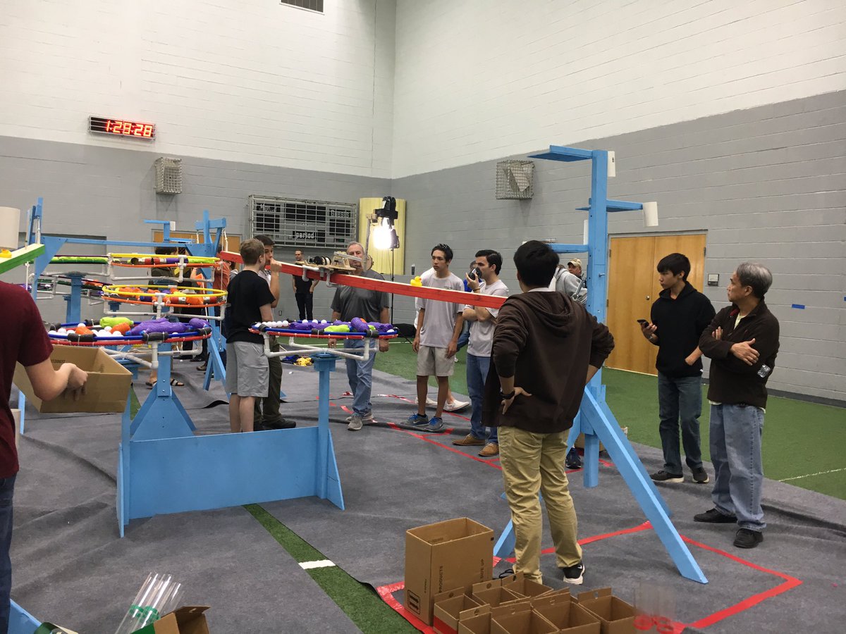 CoastRobotics's tweet image. Testing robots last Saturday at #bestrobotics practice day. 3 days left till game day!