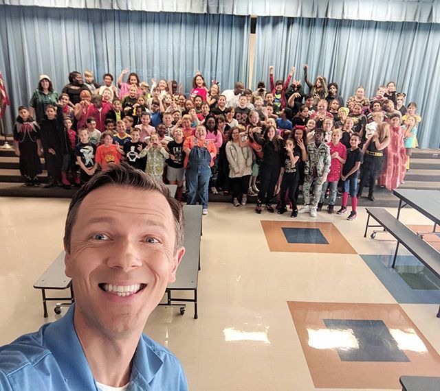 Awesome 5th grades like this make waking up at 1:45 am each day worth it. #schoolselfie <a href="/pascoschools/">Pasco County Schools</a> #flwx #gmtb bit.ly/2OjYea2
