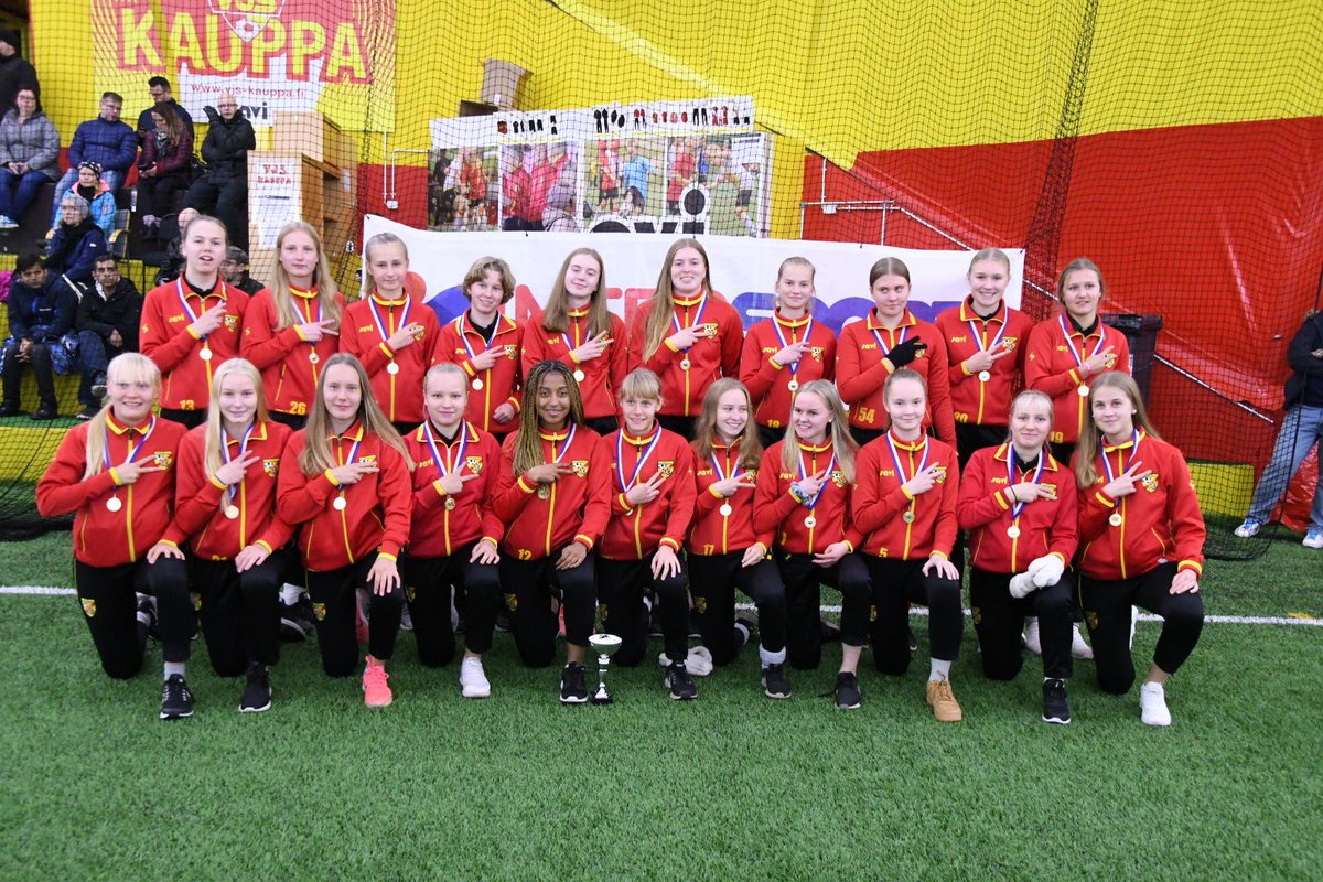 #VJS kauden päättäjäisissä jaettiin tänään #ELL #T03 -kultamitalit ja -pokaali. Huikea kausi takana! 💪💪💪
Tähän loppui joukkueemme tarina. KIITOS ja näkemiin 🙏 - vaikka yksi ovi sulkeutuu niin seuraavan takana fudis jatkuu ⚽️⚽️⚽️❤. 
Nähdään B:ssä!