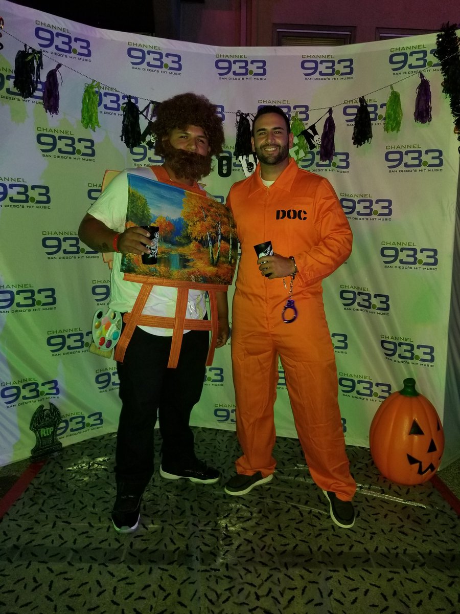 kingrob619's tweet photo. @cannonhartman @costa1360 forgot to thank you guys for those tickets for saturday night!! #bobross 

@Mark_T_Willard @ohrnberger 

#HappyHalloween2018 
from #mailmanRob !! https://t.co/eMegYt7cVk