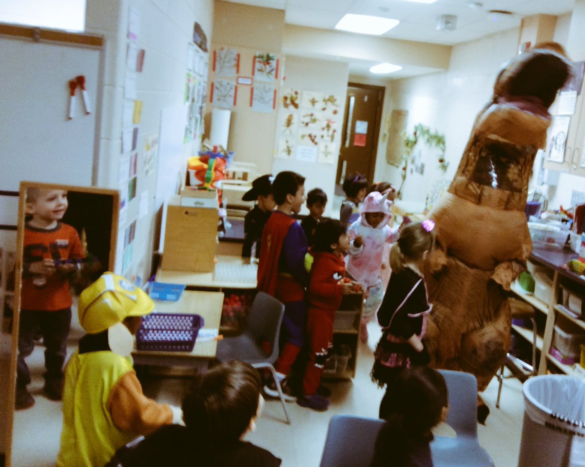 107ThornKs's tweet image. #SchoolSpiritDay #ClassPicture #HappyDay Quite an exciting day @ThornwoodPS ❤️🤗#October #Halloween2018 #littlecreatures 🎃