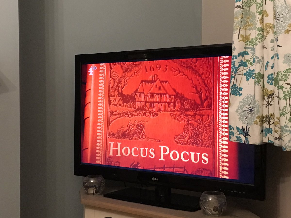 RHackwell's tweet image. Possibly one of the best films of all time. I look forward to this every Halloween 🎃