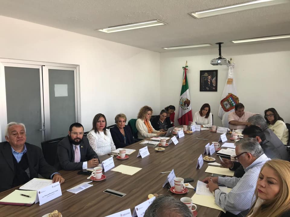 ccspmexico's tweet photo. el día de hoy tuvimos nuestra Décimo Séptima Sesión Ordinaria y contamos con la presencia del Capitán Jorge Cobián Esperón, hablando de medidas de seguridad y prevención #UATO; y el nombramiento de la Lic. Sara Razo como coordinadora de asesores #SEGURIDAD #CONSEJOCIUDADANO https://t.co/3qqKhHtCtN