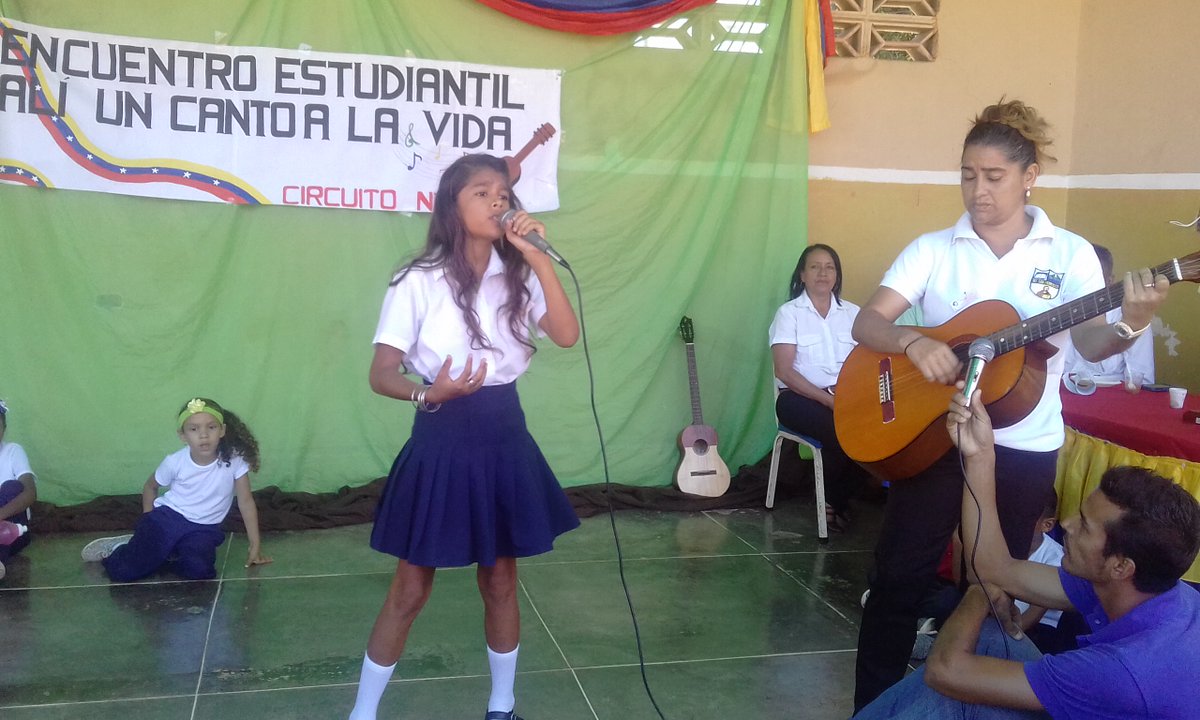 cbitSanFco's tweet photo. Se realizó hoy Encuentro Estudiantil "Un Canto a la Vida" en honor al Cantor del Pueblo Ali Primera. Con la participacion de las escuelas del Circuito 3 Mariguitar Municipio Bolivar Estado Sucre. https://t.co/j6o3aPZh7C