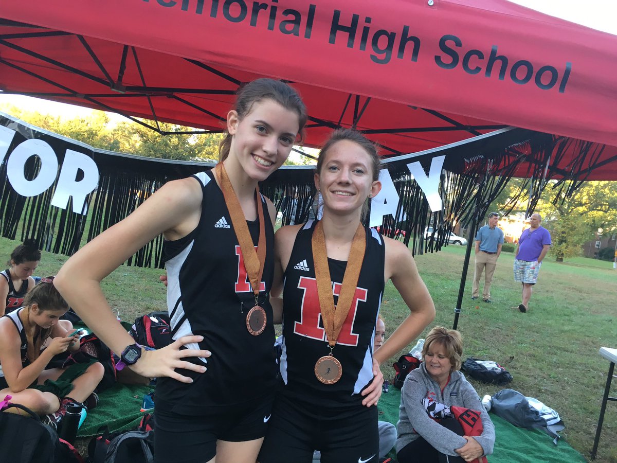 Lindsay_Track's tweet photo. @hmhsfunrun #finefelines https://t.co/laQkhZN2Z2