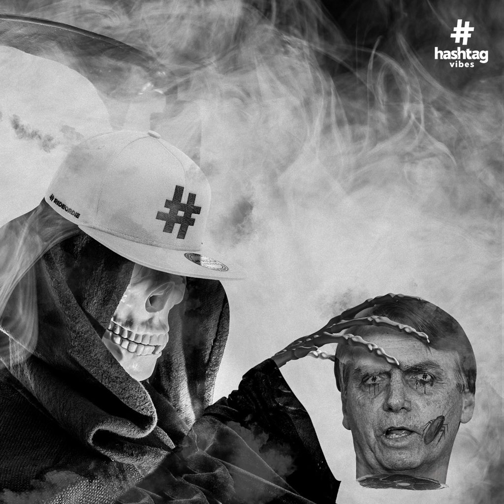 HashtagVibesCo's tweet photo. Si la forma de hacer política hoy, es la violencia, la de construir marca es mojarse. #happyHalloween #BolsonaroEsDeTerror #Halloween #EuAvisei #bolsonaro #creepy https://t.co/vEIwzWOUJj