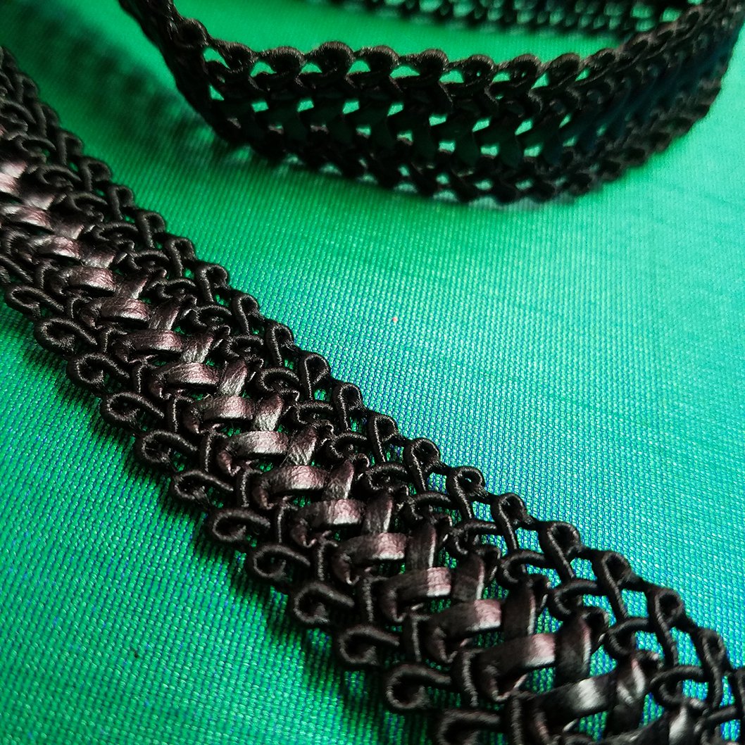 CosplayFabrics's tweet photo. *NEW* addition to the the Yaya Han Collection; black Pleather Multi Braid
Available in the U.S. from @JoAnn_Stores
#yayahan #cosplayfabrics #trim #cosplaytrim #yayahancollection #new #trim #pleather #braidtrim https://t.co/3eUbTF0RTj