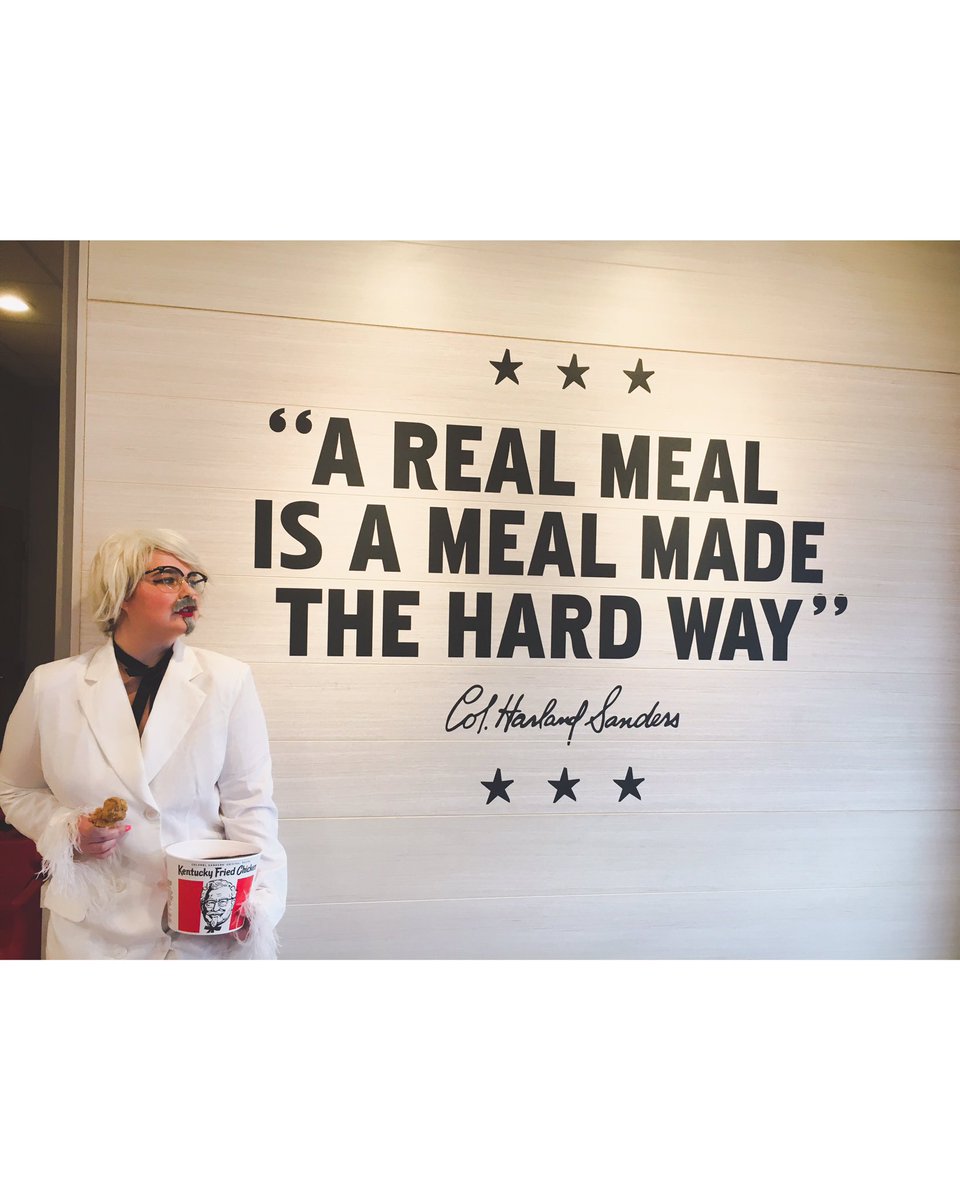 olivebarden_'s tweet photo. Itโs finger lickinโ good.
@kfc #ColonelCostumeContest https://t.co/DhnFrUlg2V