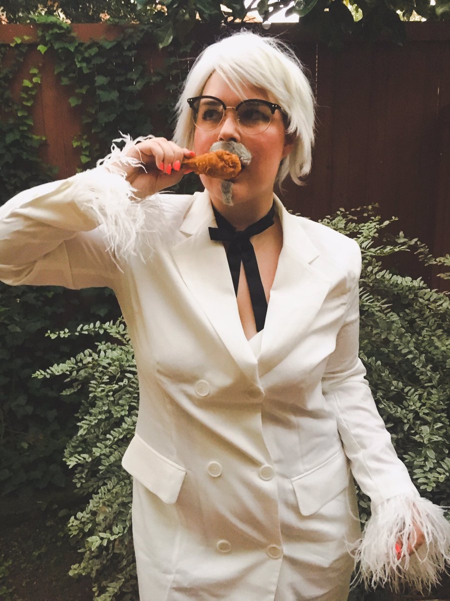 olivebarden_'s tweet photo. Itโs finger lickinโ good.
@kfc #ColonelCostumeContest https://t.co/DhnFrUlg2V