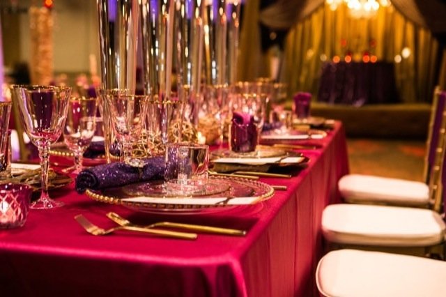 Who said you need florals for a stunning tablescape?

By: <a href="/PaigeBrownDsgns/">Paige Brown Designs</a> 
📸: <a href="/munaluchiBride/">Munaluchi Bride</a> 

#NoahLiffWeddings #NoahLiffEvents
