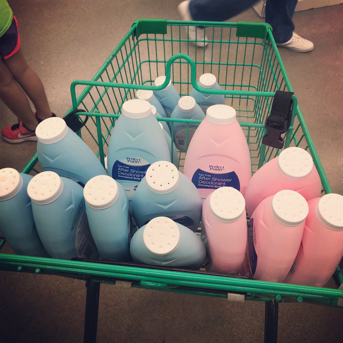 kmeugniot's tweet image. In this edition of “Things I Buy As PTO Treasurer” @TaylorTexans 😳
#allthestares #colorrun2018 #taylorelementary