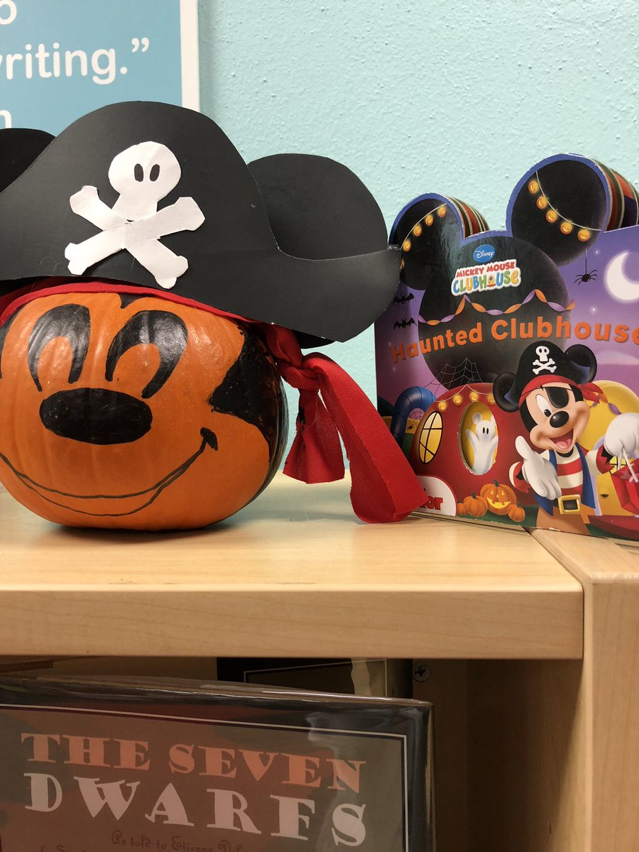 BuddLibrary's tweet image. #1stGradeStoryPumpkins #HappyHalloween #Pumpkins @DISD_Libraries @dallasschools