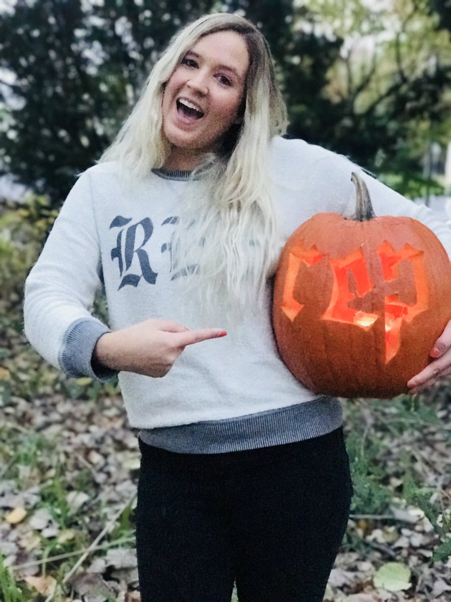 imisssparklin13's tweet image. Happy Tayloween!!! 🐍🎃 #lookwhatyoumademeboo @taylorswift13 @taylornation13