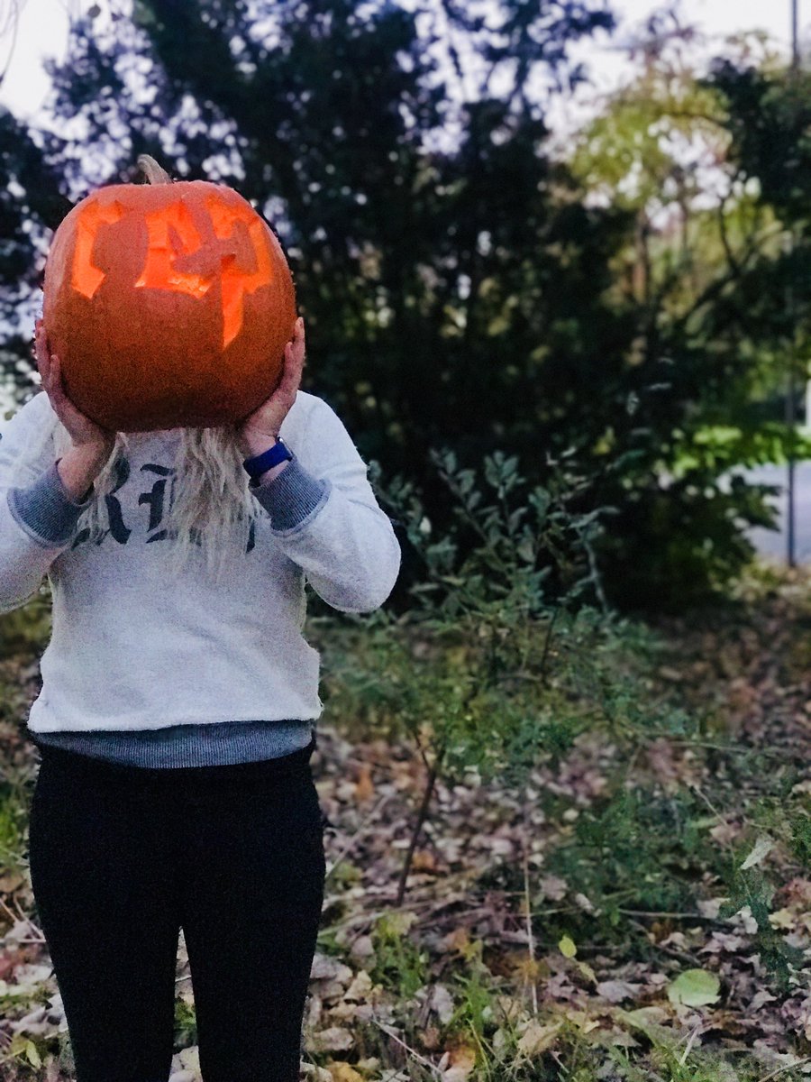 imisssparklin13's tweet image. Happy Tayloween!!! 🐍🎃 #lookwhatyoumademeboo @taylorswift13 @taylornation13