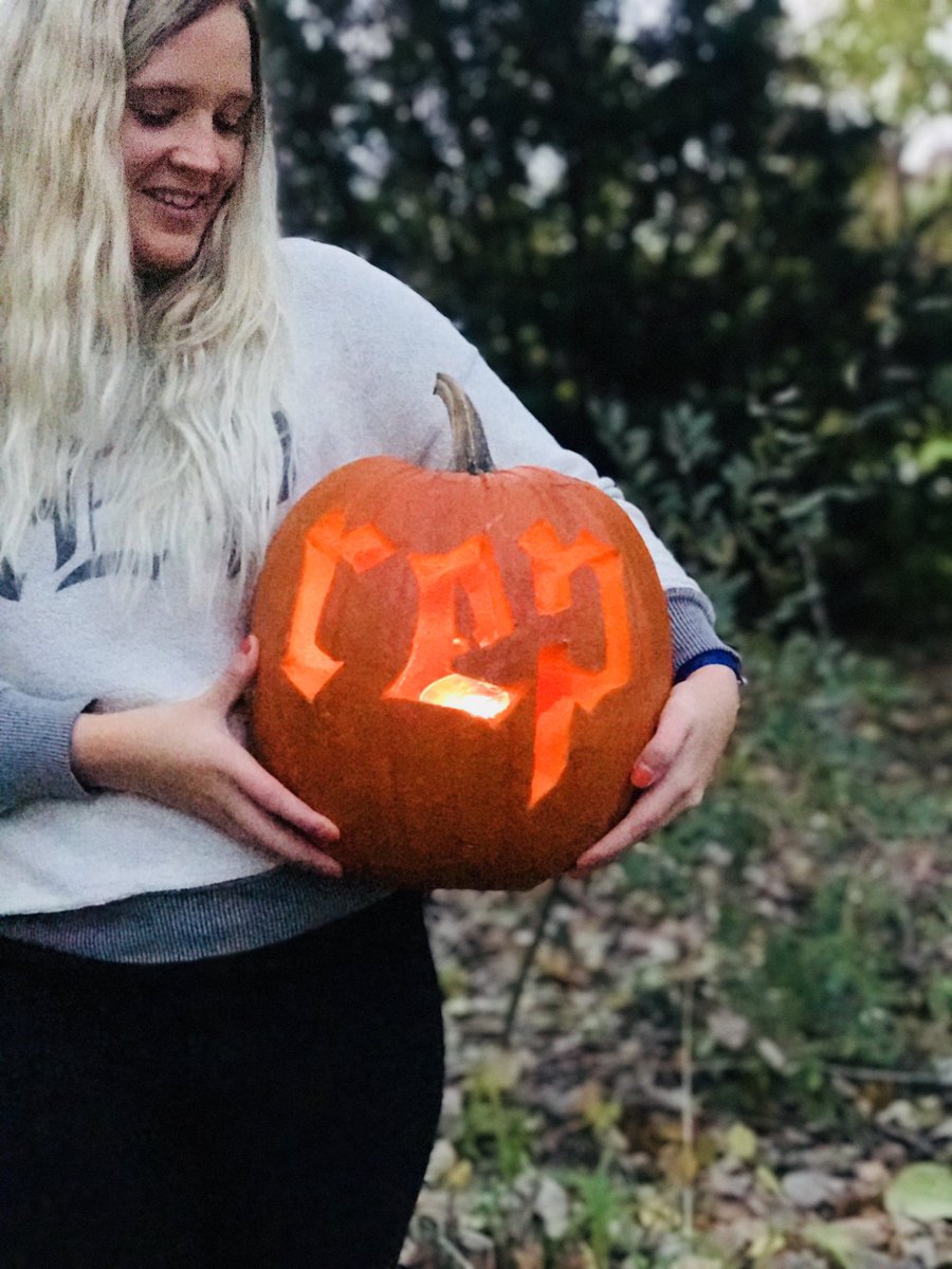 imisssparklin13's tweet image. Happy Tayloween!!! 🐍🎃 #lookwhatyoumademeboo @taylorswift13 @taylornation13