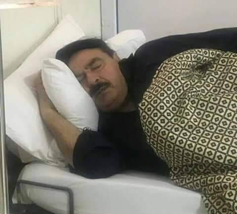 saith_n's tweet photo. شیخ رشید  کنجر کہاں مر گئے نکلو باہر استعفیٰ دو اور حکومت کے خلاف احتجاج کرو تم لوگوں نے ختم نبوت کے نام پے ووٹ لیے ھیں https://t.co/bN2bwdaMqh