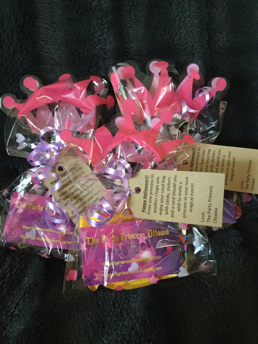 HAPPY HALLOWEEN !!! 
The Party Princess Ottawa will be handing out these royal goodie bags filled with stickers, treats and our cards! I hope everyone has a fun filled and safe Halloween !!🎃🎃🎃#Halloween #ottawa #trickortreat