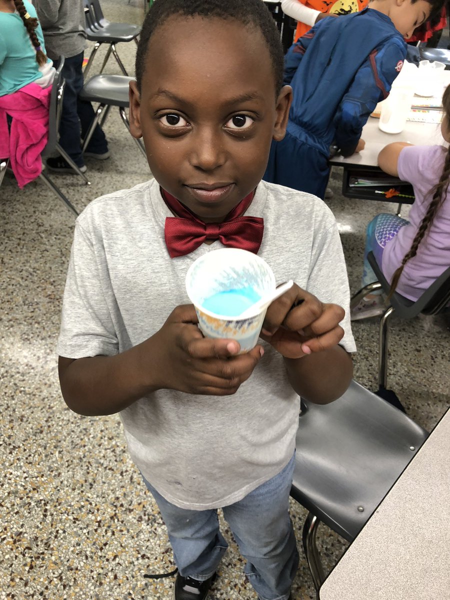 kvillemeadows's tweet image. Having fun making slime and learning about measuring and matter. Liquid to solid #funinlearning @LuxfordES @MegMoore821