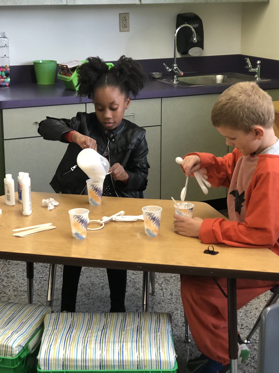 kvillemeadows's tweet image. Having fun making slime and learning about measuring and matter. Liquid to solid #funinlearning @LuxfordES @MegMoore821
