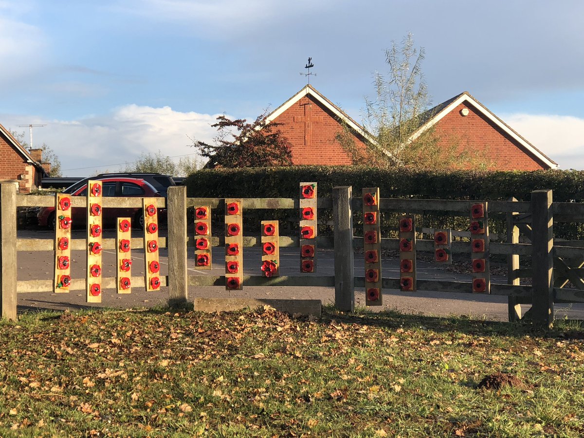PauntleyHead's tweet photo. Loving our ceramic poppy installation. #Remembrance100 #poppies https://t.co/4T0aK0dqZl