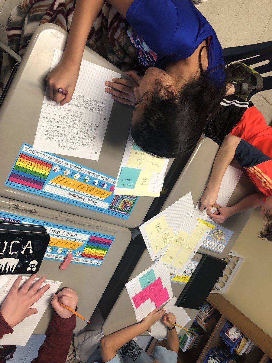 PlackemeierGr5's tweet image. Minds at work! 💭🤔 #flashdraft #tcrwp #FHSD