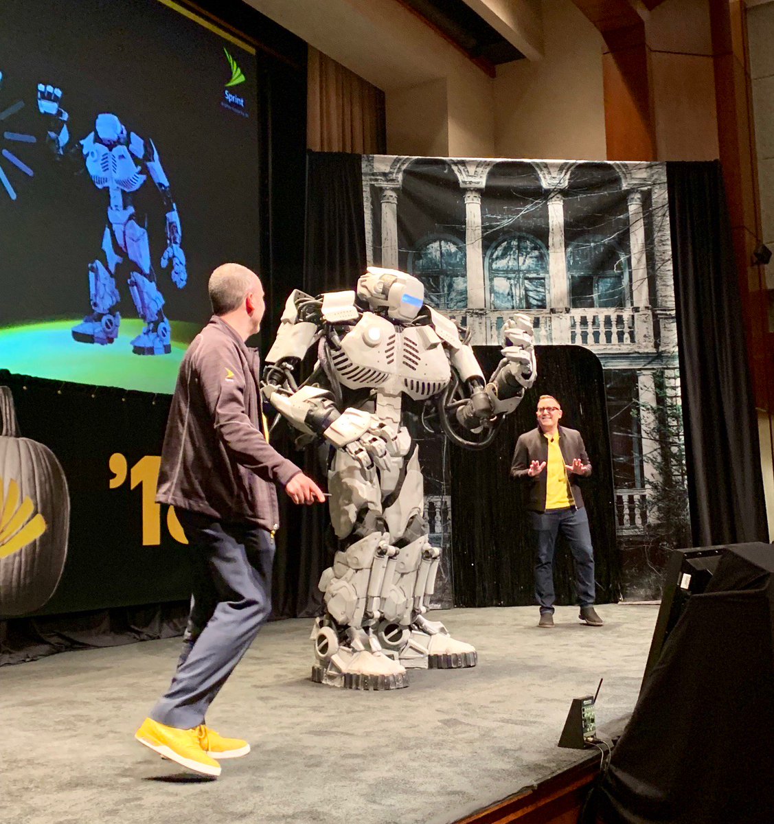 JohnSaw's tweet photo. .@Sprint has made excellent strides this past quarter from being the most improved carrier in national avg. download speeds YoY to our Next-Gen Network build progress! Had an awesome time celebrating #2Q2018 AND #Halloween in today’s Town Hall. @MichelCombes @rogersolerafols https://t.co/8pgJq609Xs