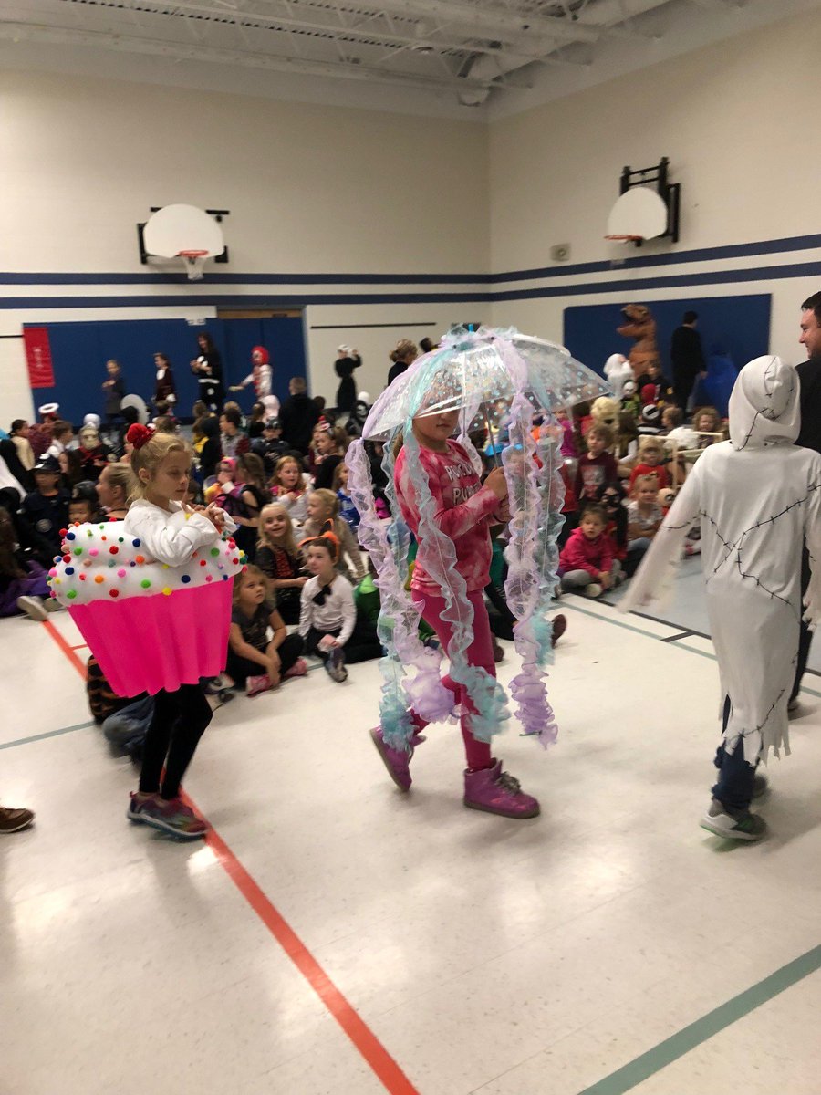 Baltimore_PS's tweet image. Costume parade!